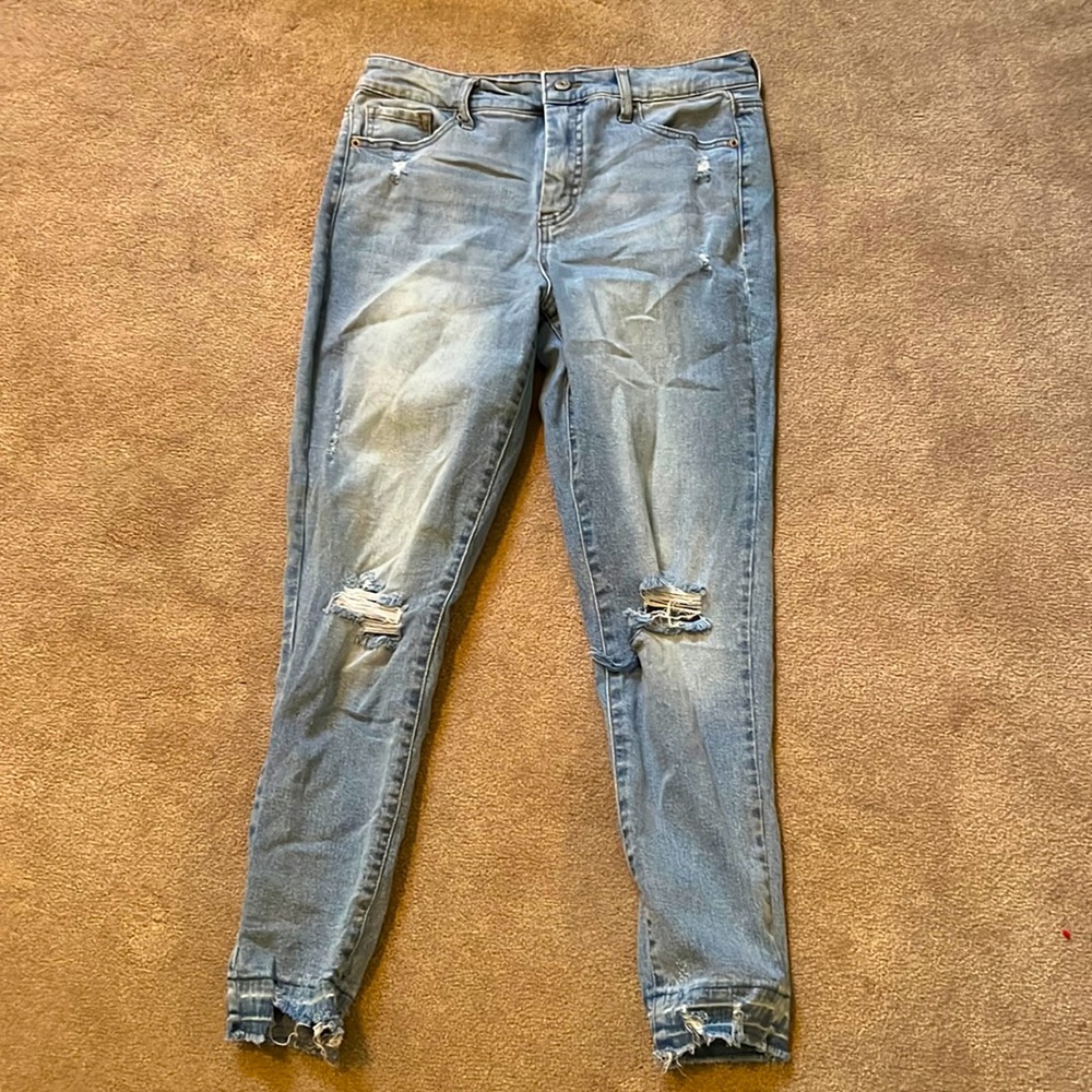 Hi! my cousin gave me jeans but they’re too big for me